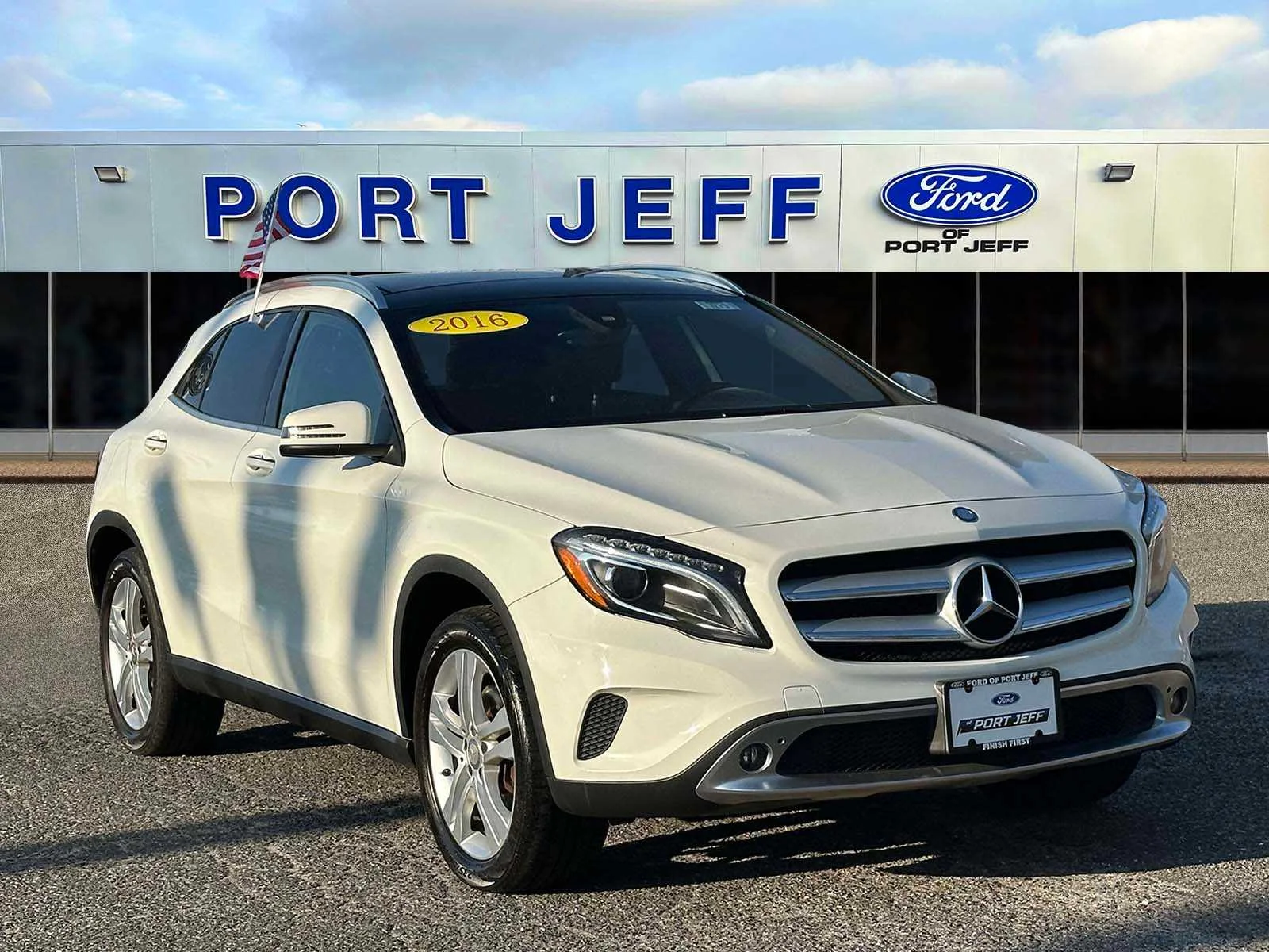 Used 2016 Cirrus White Mercedes-Benz GLA 250 image 4