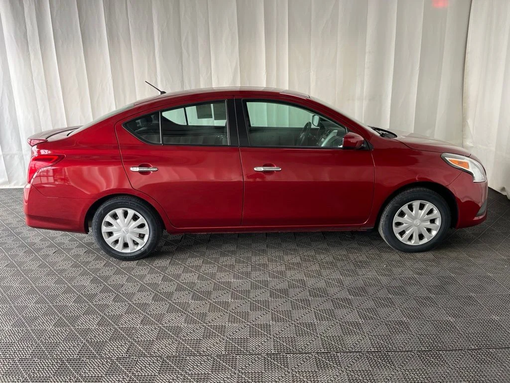 Used 2019 Red Nissan 1.6 SV image 2