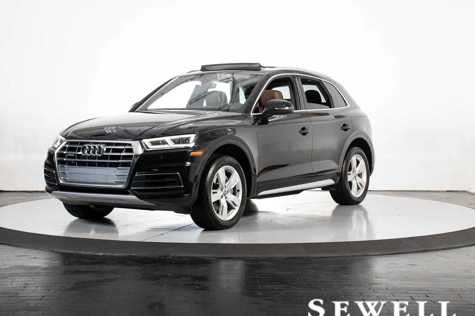 2019 Audi Q5 2.0T quattro S tronic Premium Plus's photo