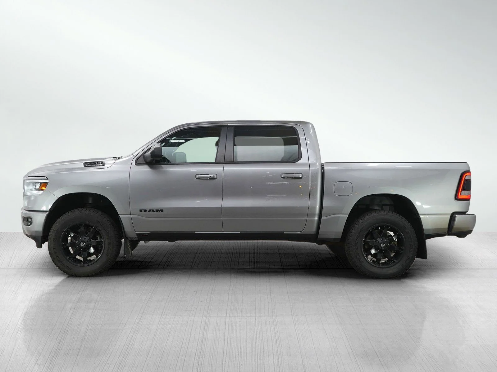 Used 2019 RAM Ram 1500 Sport with VIN 1C6SRFLT1KN808331 for sale in Burnsville, Minnesota