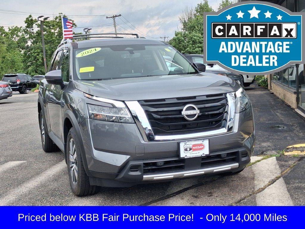 Used 2024 Gray Nissan SL image 3