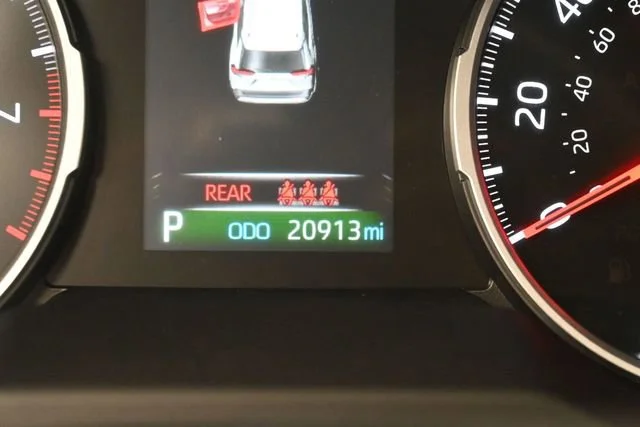 Used 2022 Magnetic Gray Met Toyota XLE image 15