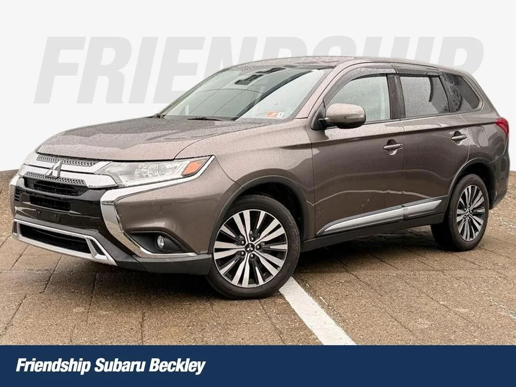 Used 2019  Mitsubishi SE image 1