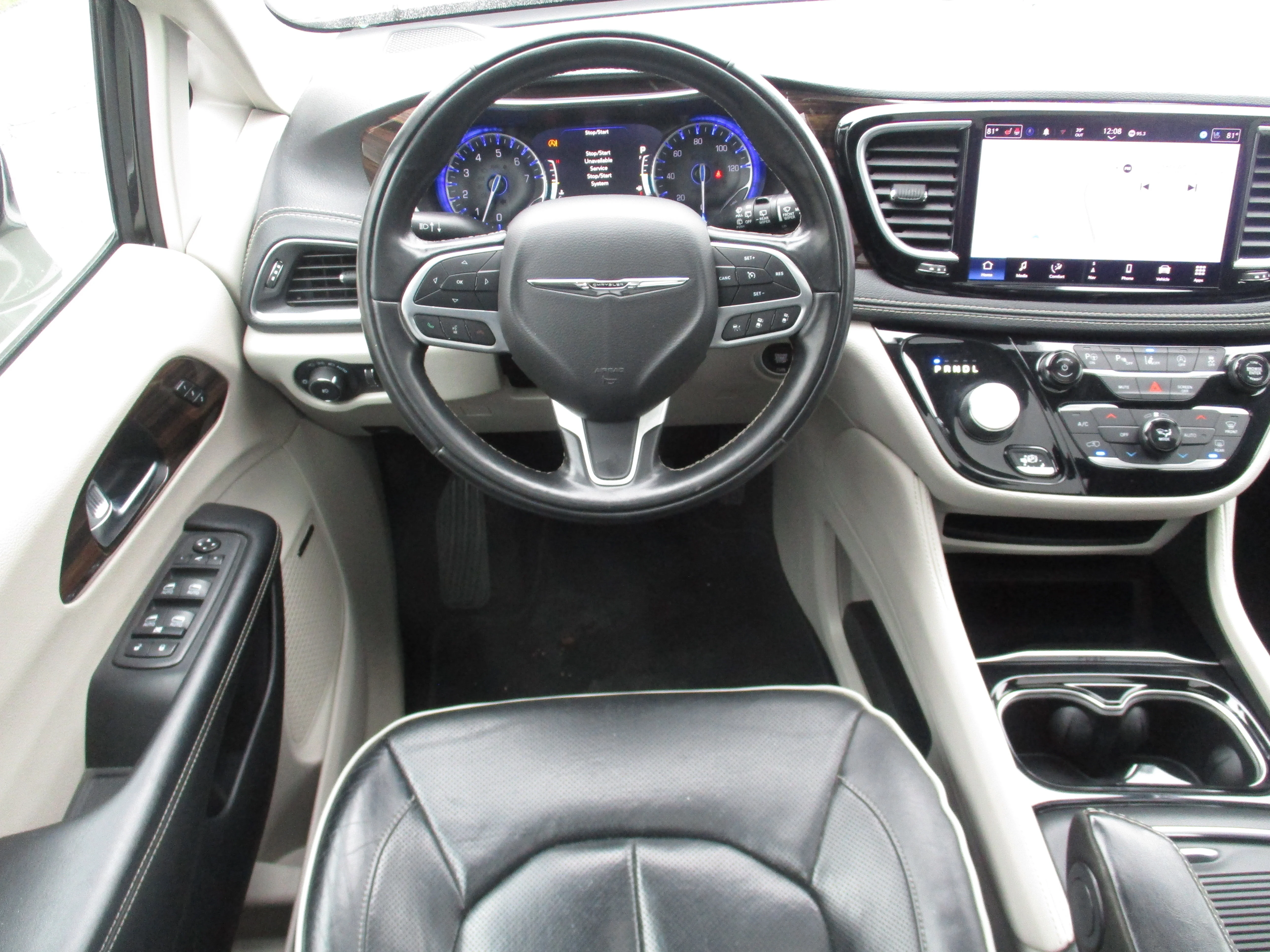 Used 2022 Brilliant Black Crystal Pearlcoat Chrysler Limited image 34