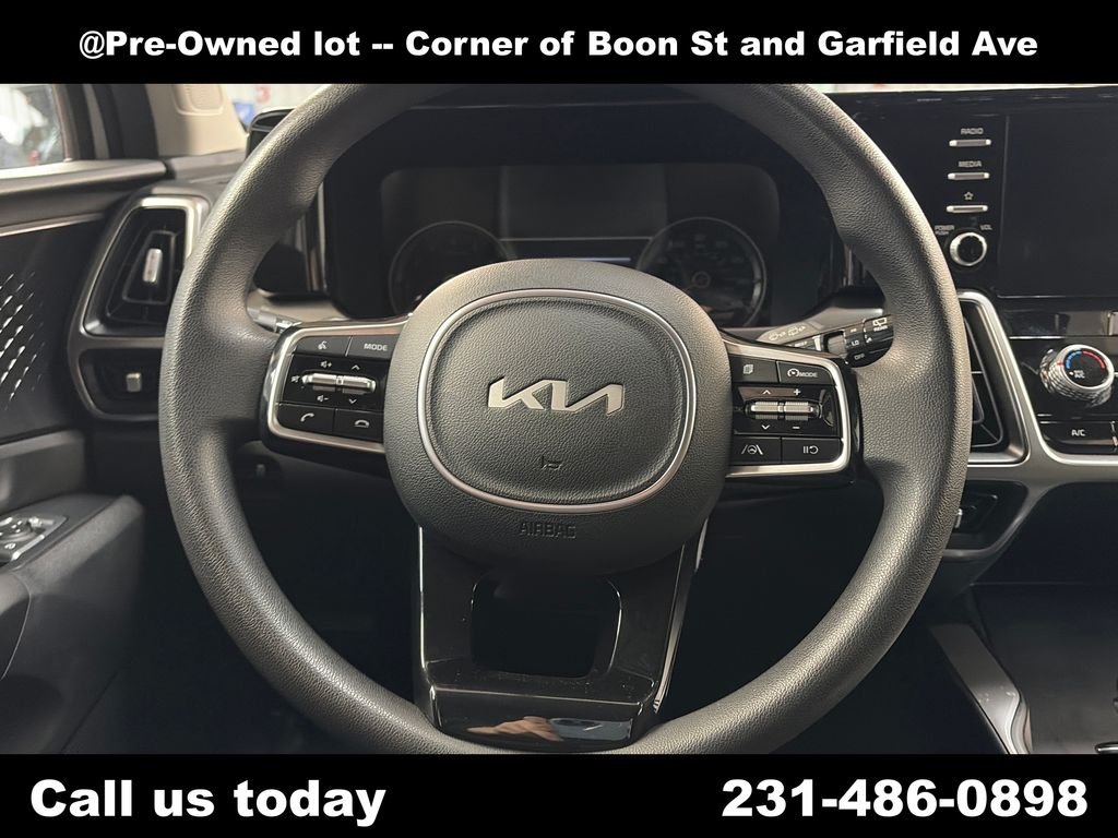 Used 2022 White Kia LX image 20