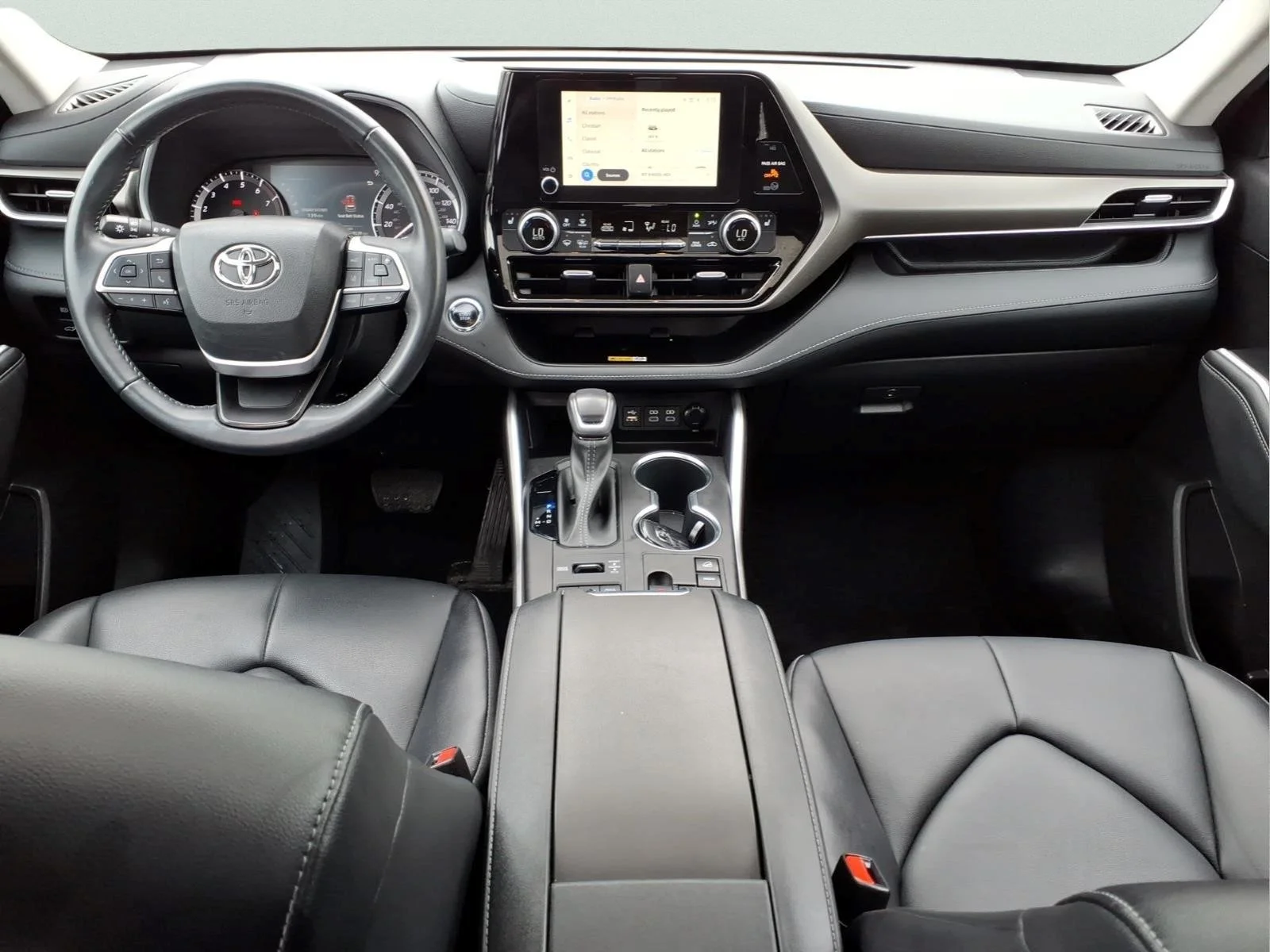Used 2023 Beige Toyota XLE image 12