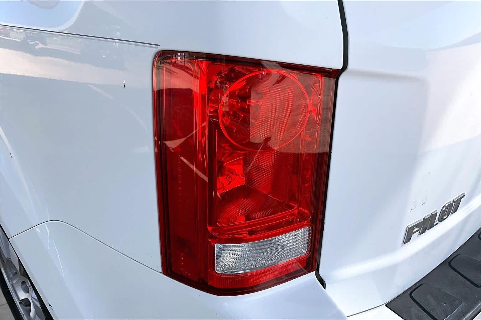 Used 2011 Taffeta White Honda EX-L image 27
