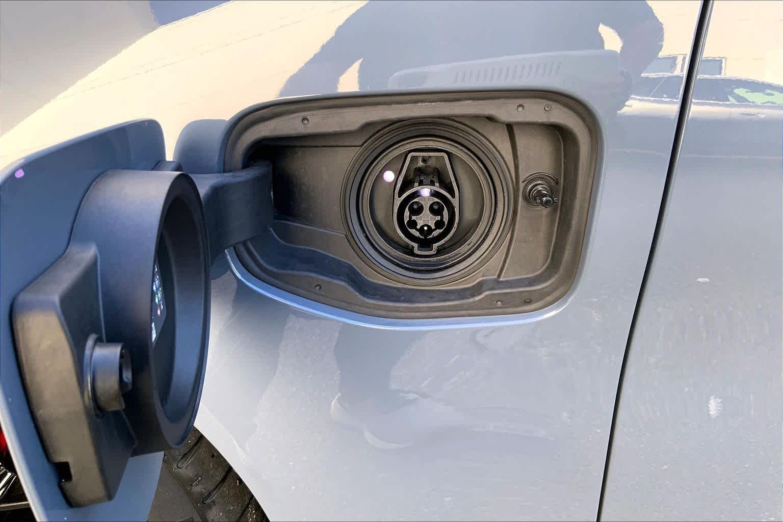 Used 2026 Storm Bay Metallic BMW  image 32