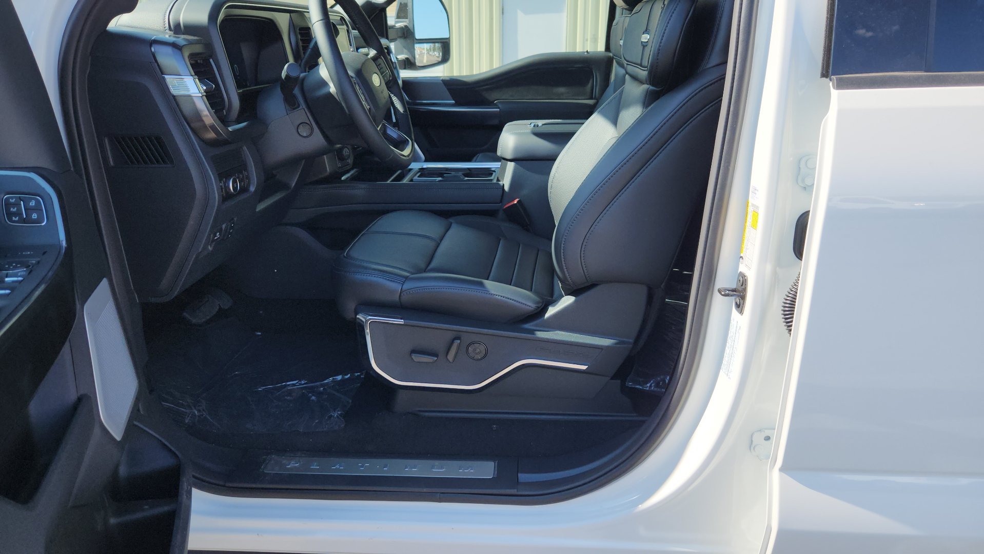New 2026 Star White Metallic Tri-Coat Ford Platinum image 13