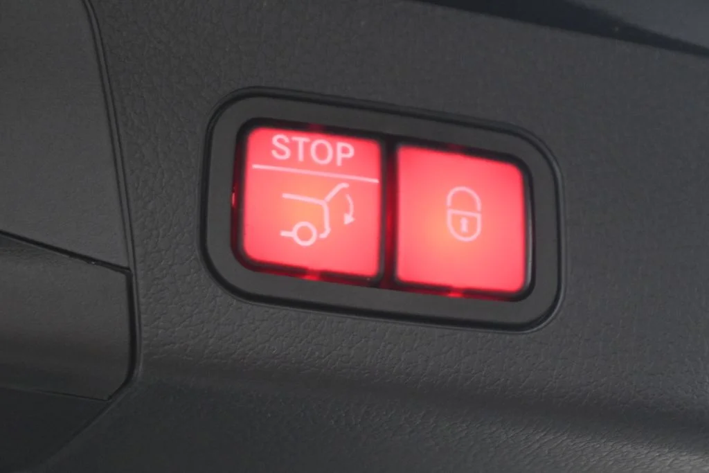 Used 2026 Black Mercedes-Benz GLB 250 image 36