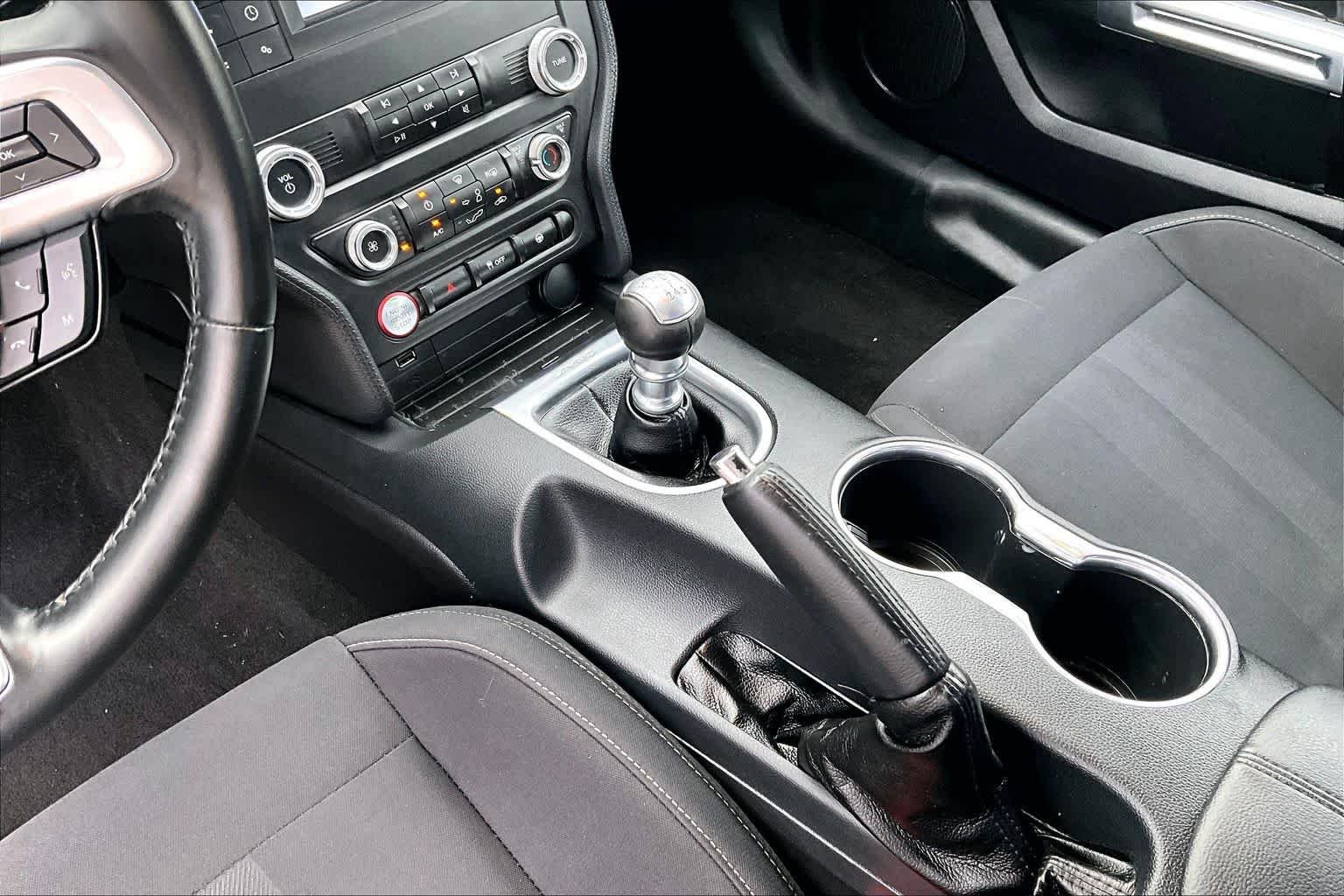 Used 2019 Magnetic Metallic Ford GT image 14