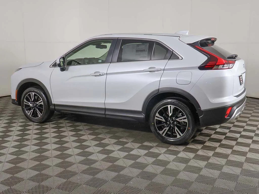 New 2026 White Mitsubishi SE image 13