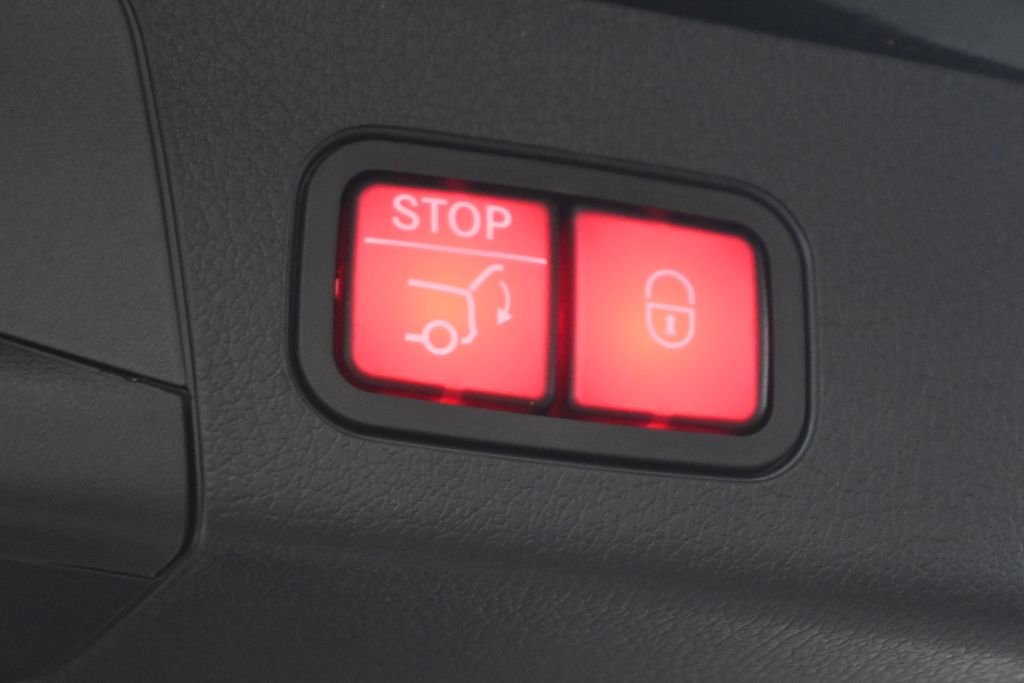 Used 2026 Night Black Mercedes-Benz GLB 250 image 36