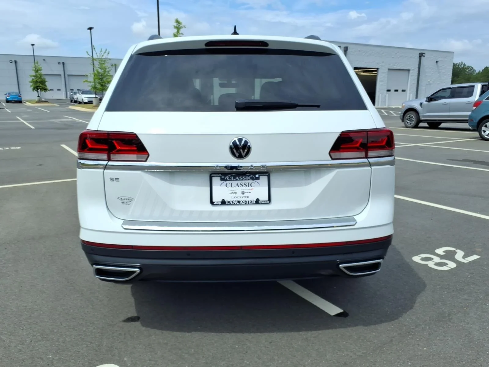 Used 2023 Pure White Volkswagen 2.0T SE w/Technology image 17