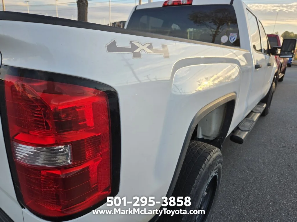 Used 2015 White GMC Base image 6