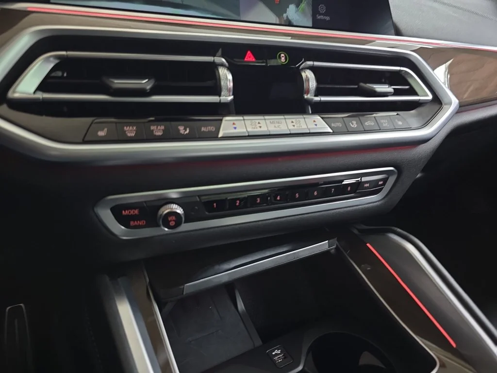 Used 2022 White BMW xDrive40i image 26