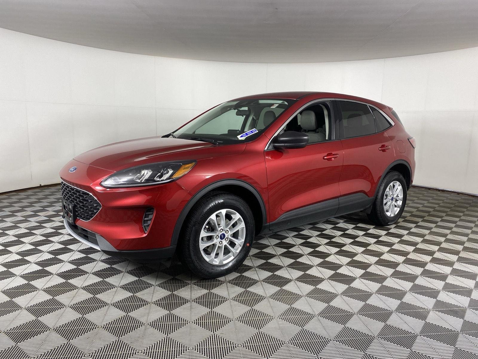 Used 2022 Rapid Red Metallic Tinted Clearcoat Ford SE image 6