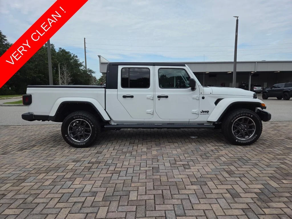 Used 2022 White Jeep Sport image 12