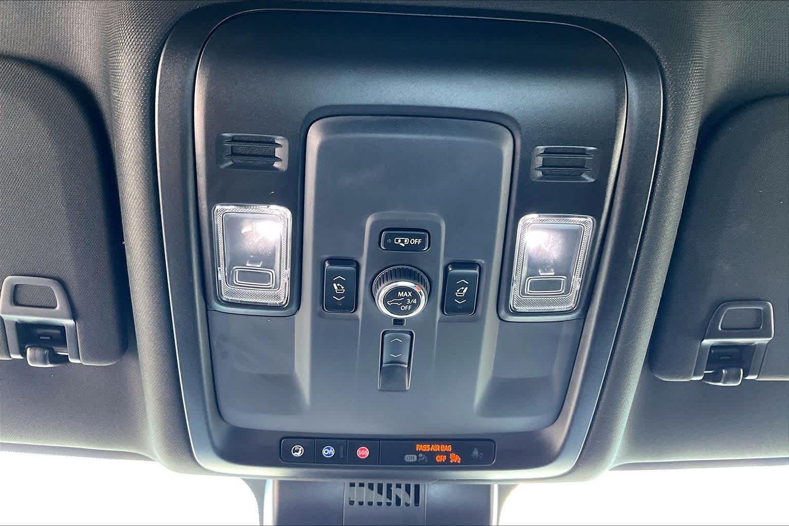 Used 2025 Sterling Metallic GMC Denali image 32