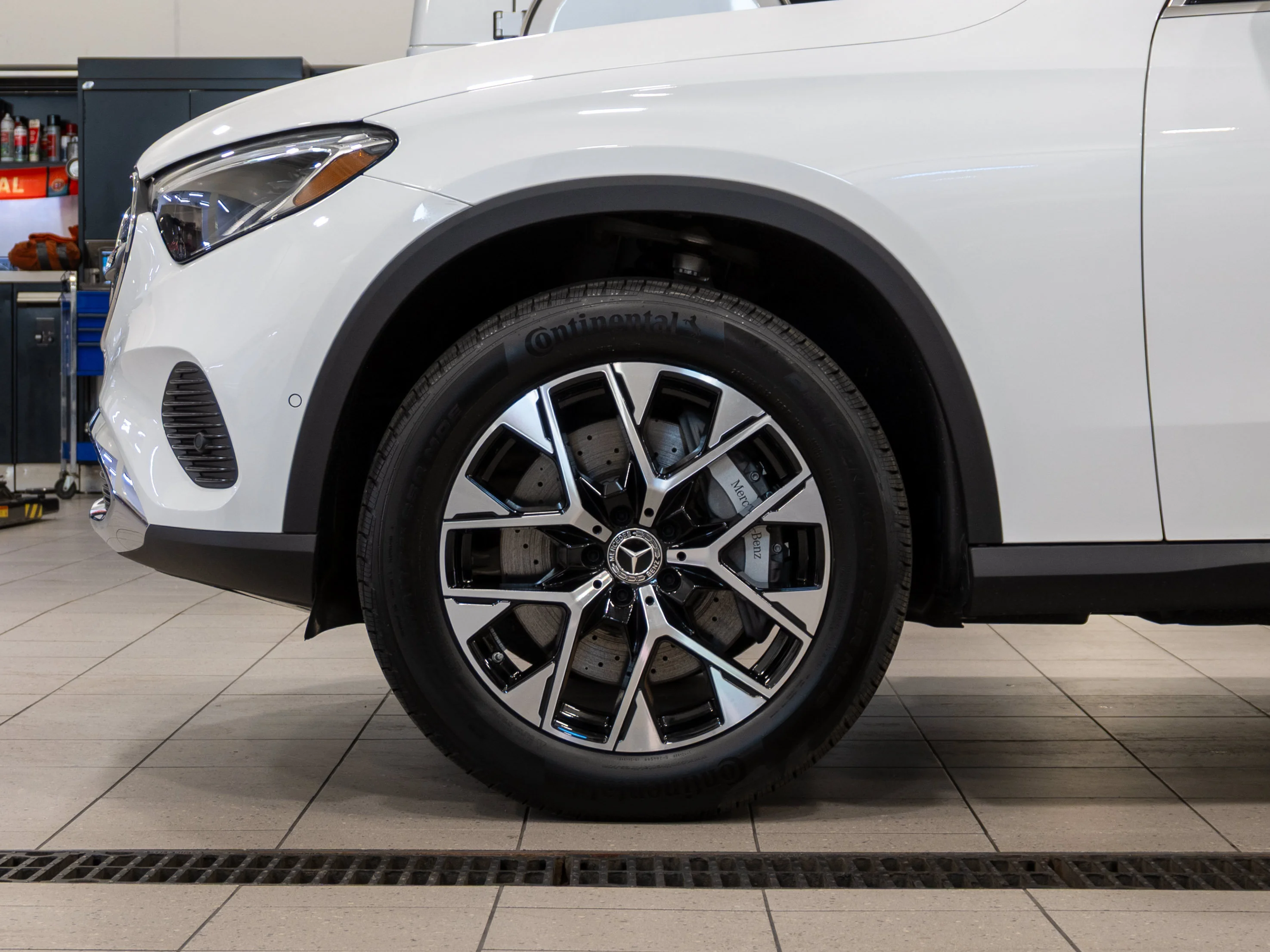 New 2026 MANUFAKTUR OPALITE WHITE METALLIC Mercedes-Benz GLC 350e image 11