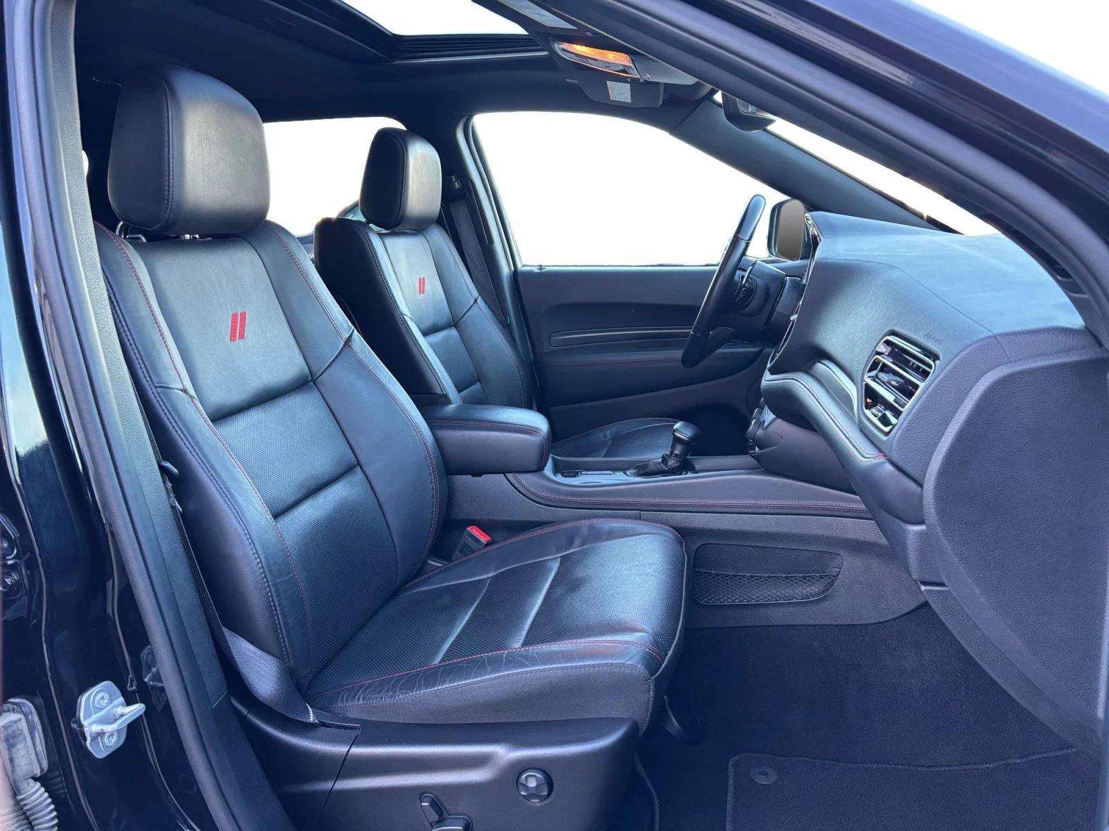 Used 2025 Diamond Black Crystal Pearl Dodge R/T image 17