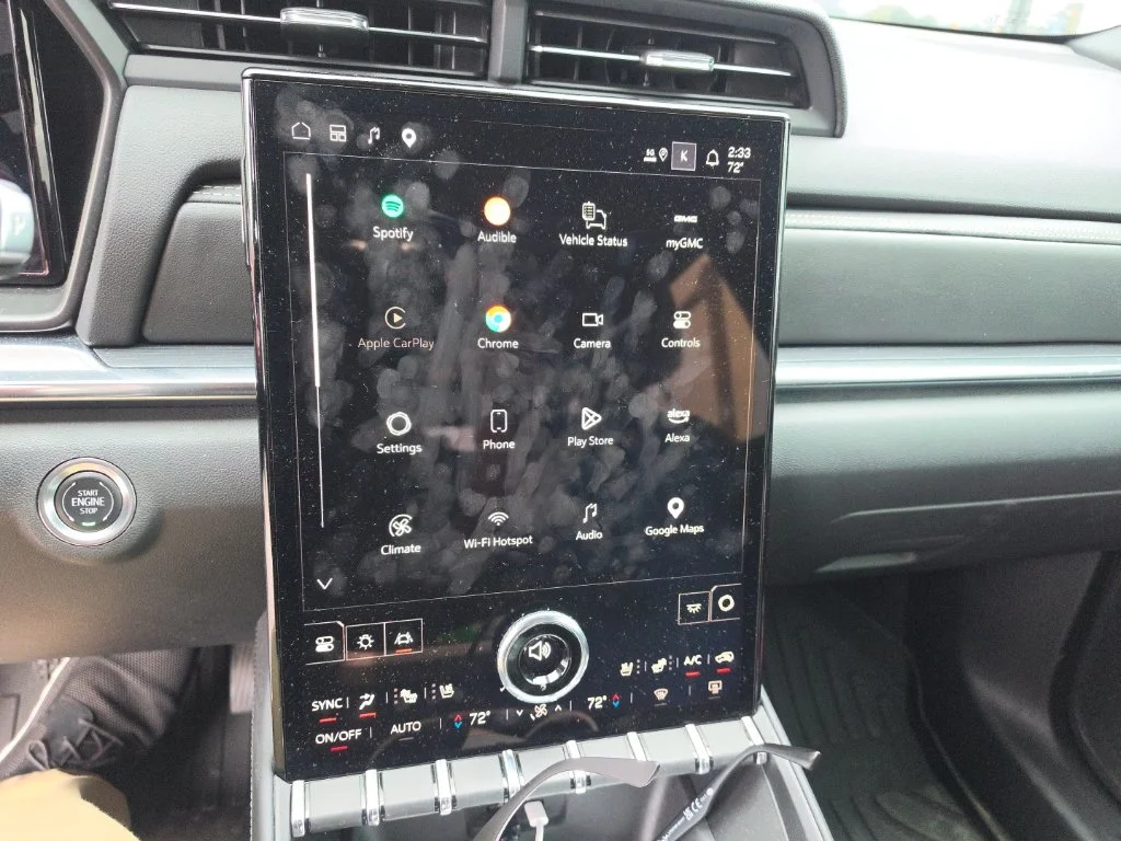 Used 2025 White GMC Elevation image 6