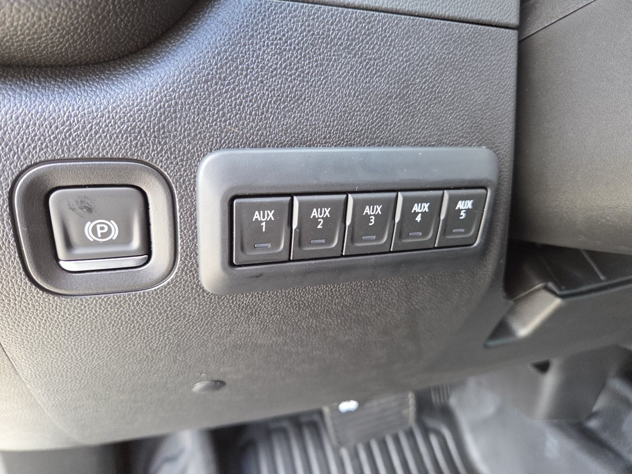 2025 GMC Sierra 3500 Chassis Cab Pro - Photo 11