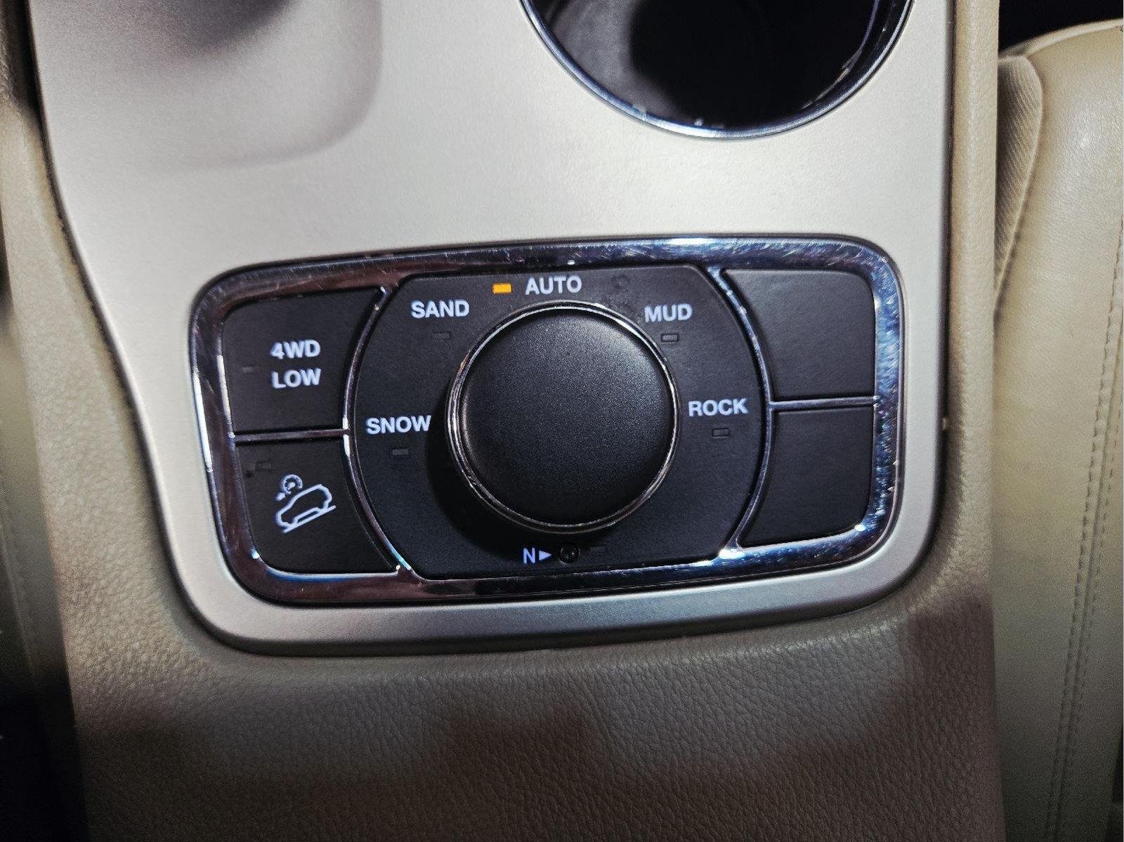 Used 2015 Bright White Clearcoat Jeep Limited image 43