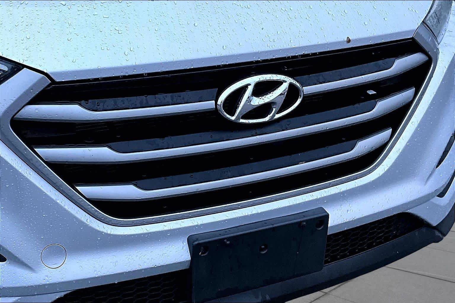Used 2018 Molten Silver Hyundai SEL image 32