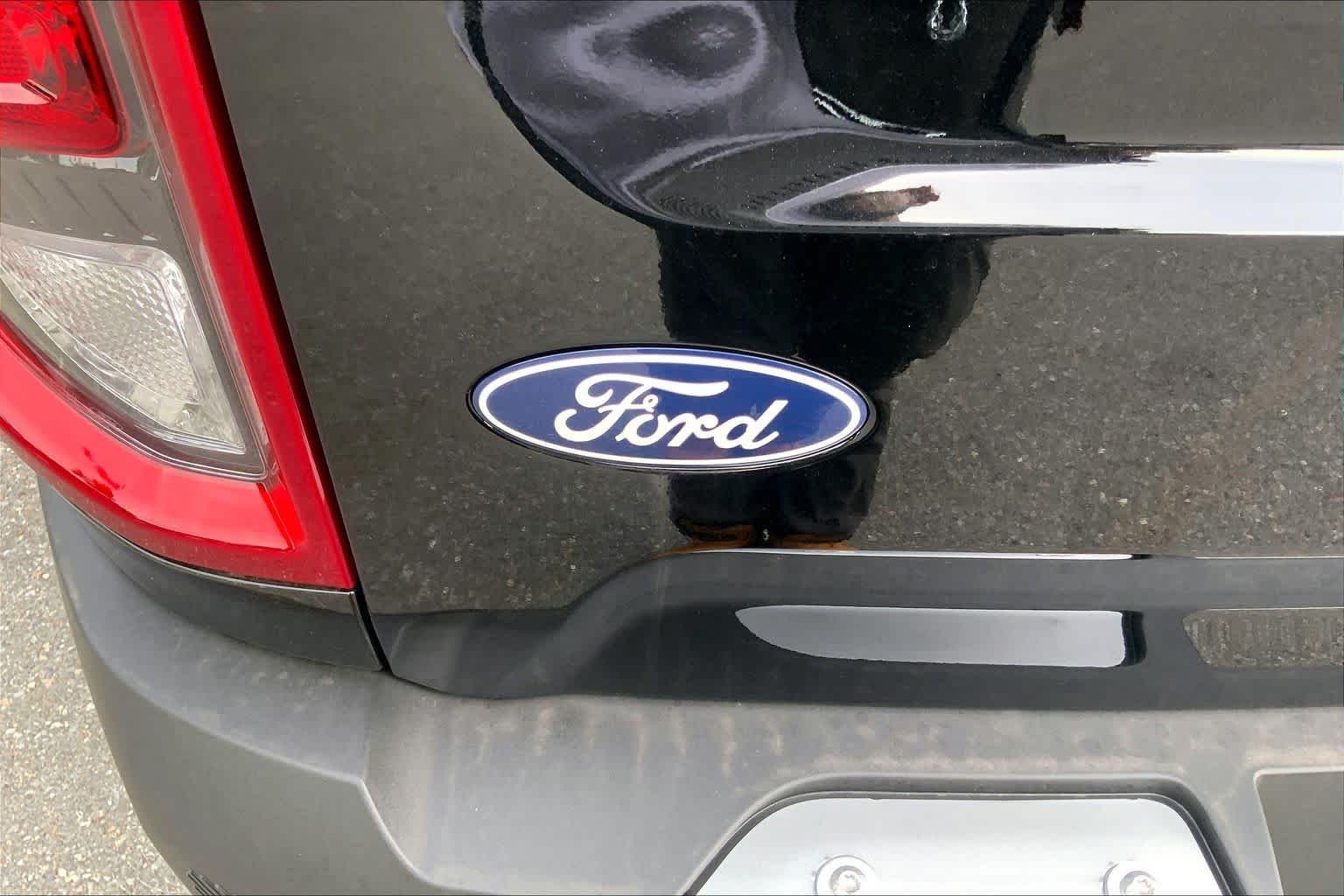 New 2026 Shadow Black Ford Outer Banks® image 6