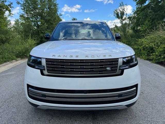New 2026 Ostuni Pearl White Land Rover SE image 3