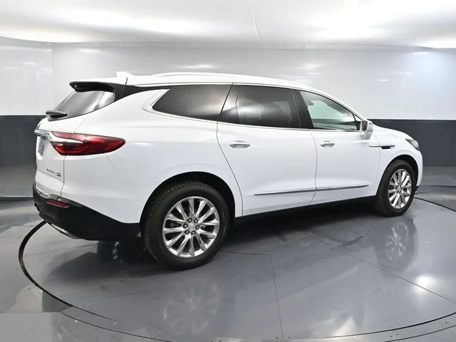 Used 2019 White Buick Essence image 4