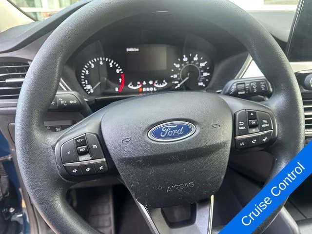 Used 2020 Green Metallic Ford SE image 9