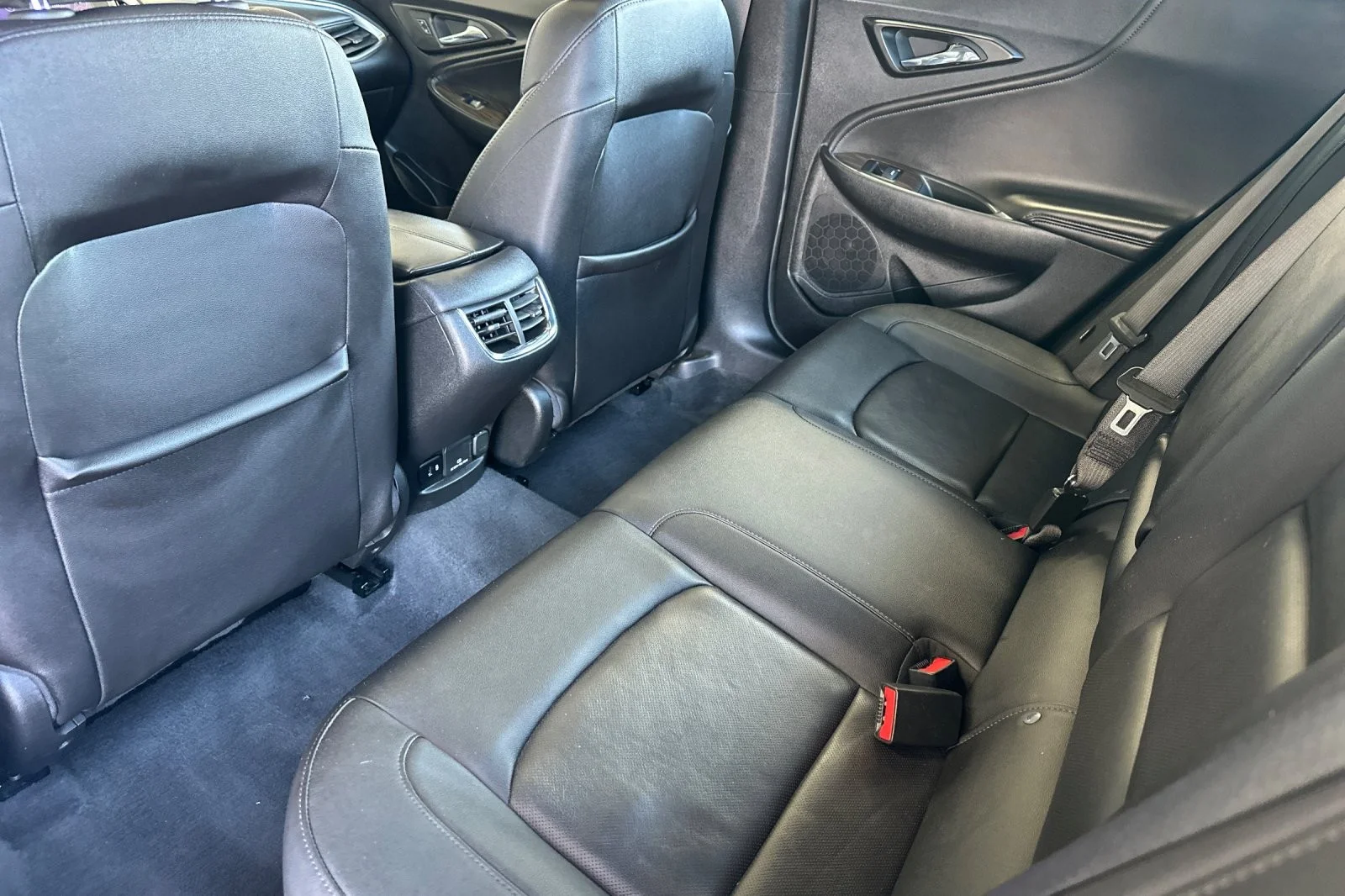 Used 2024 Summit White Chevrolet LT image 11