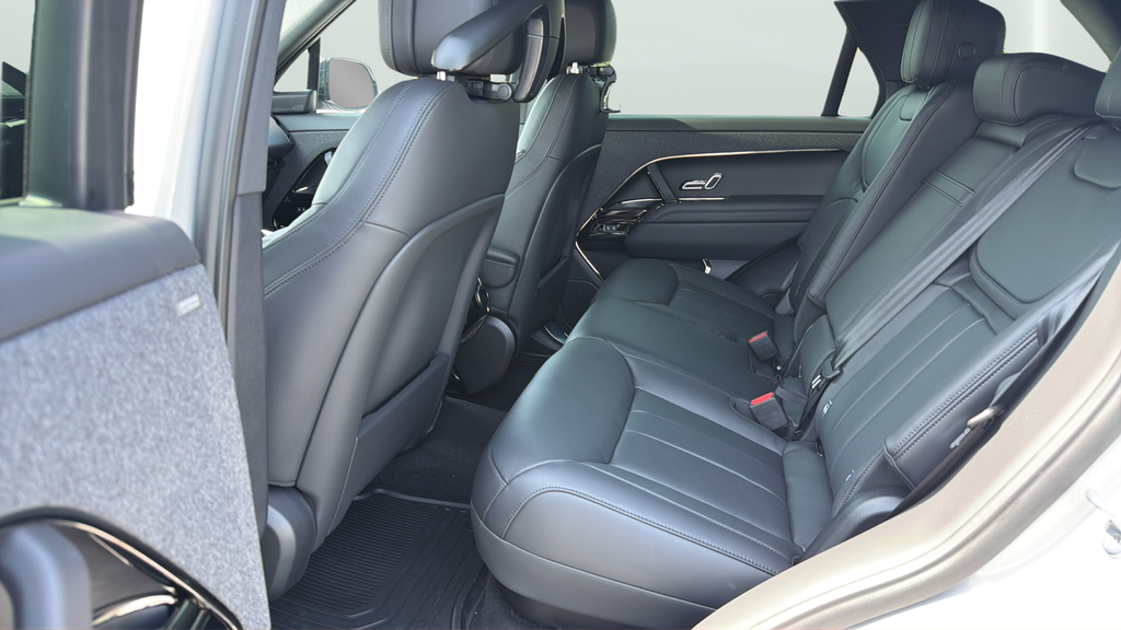 New 2026 Borasco Grey Land Rover Dynamic SE image 15