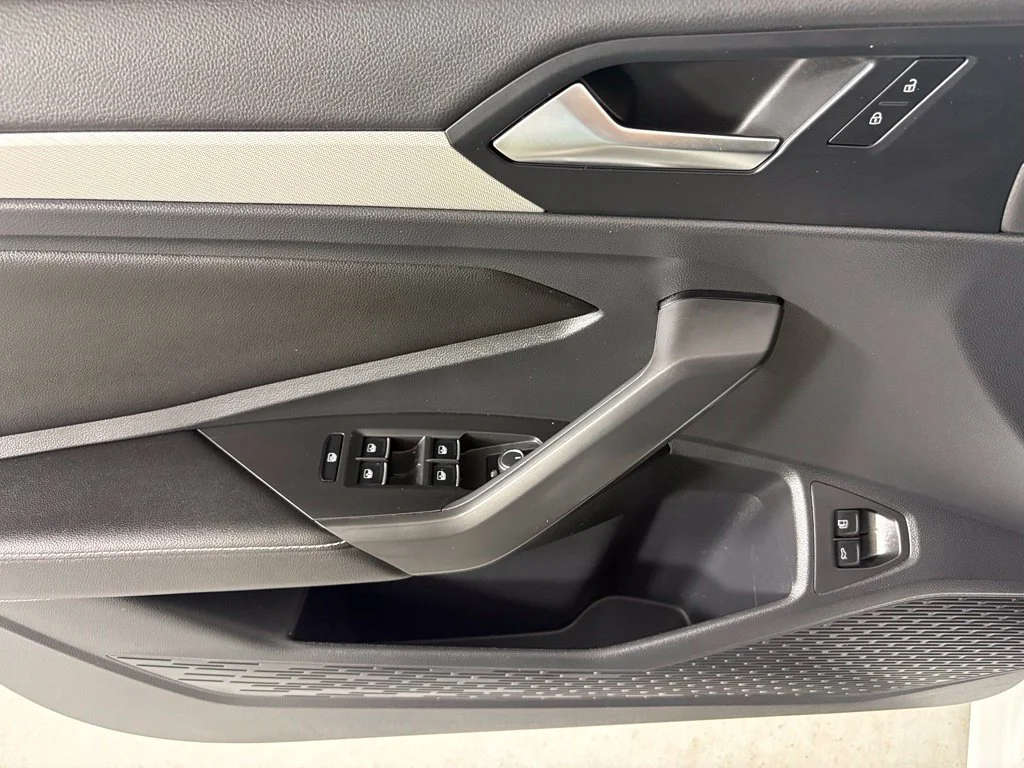 Used 2022  Volkswagen 1.5T S image 19