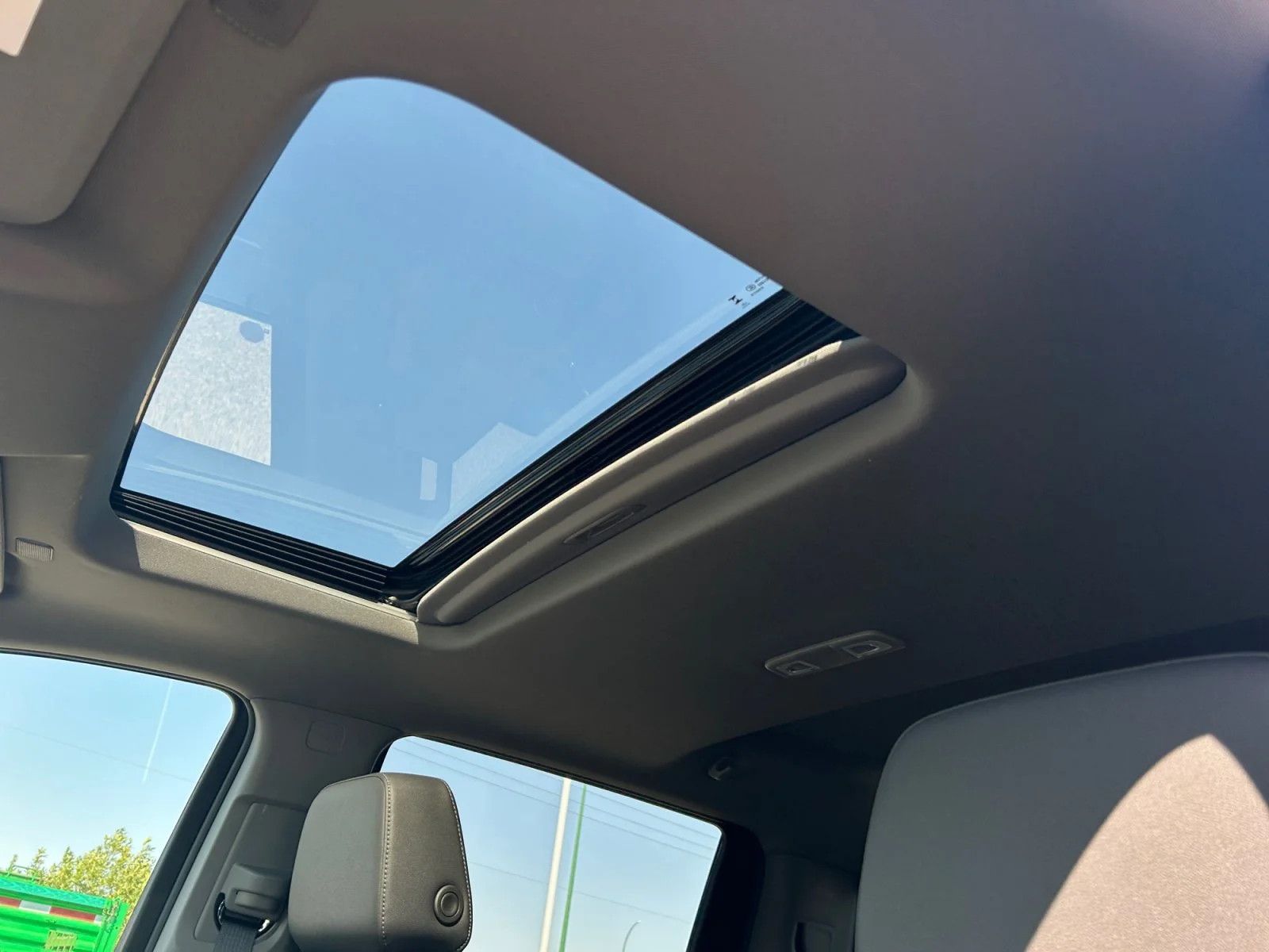 New 2026 Summit White GMC SLT image 17