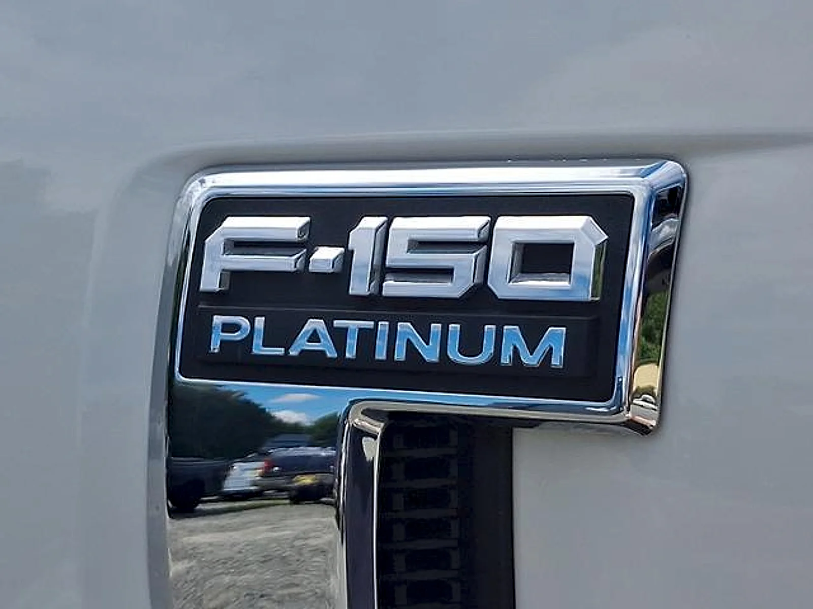 Used 2023 Star White Metallic Tri-Coat Ford Platinum image 30