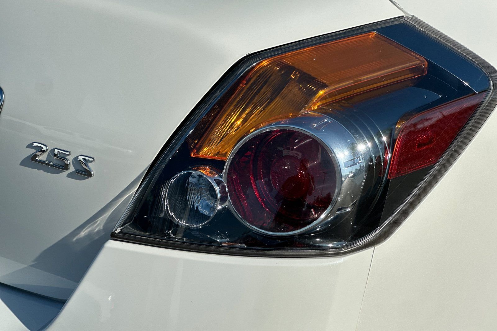 Used 2012 White Nissan 2.5 S image 34
