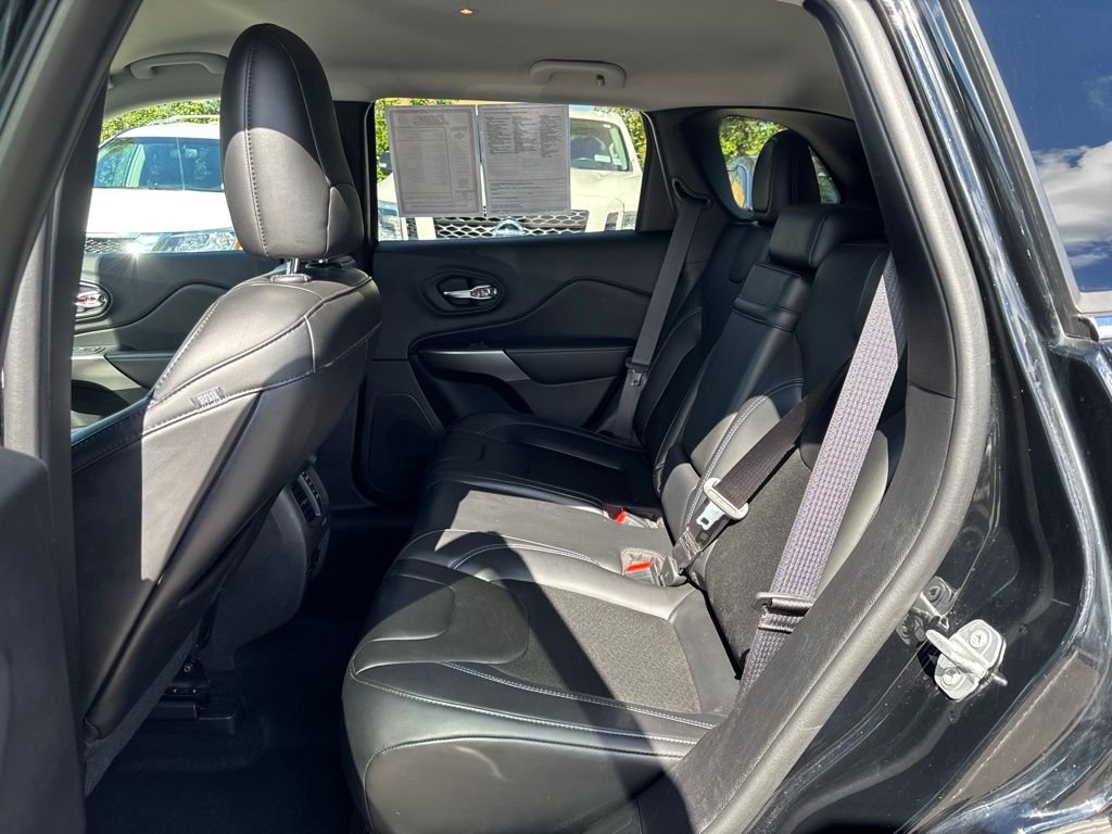 Used 2019 Black Jeep Latitude Plus image 13