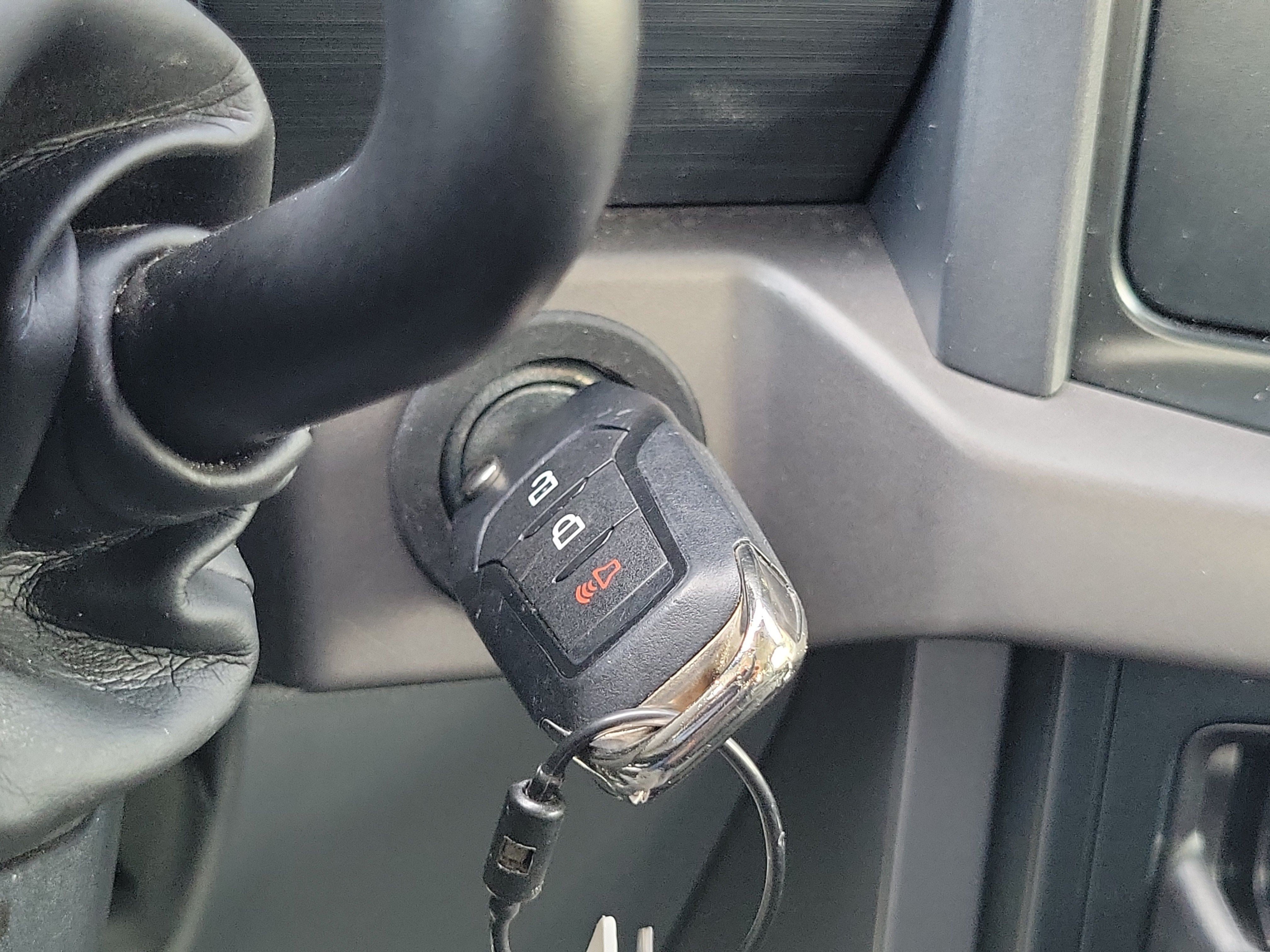 Used 2025 Agate Black Metallic Ford XLT image 27