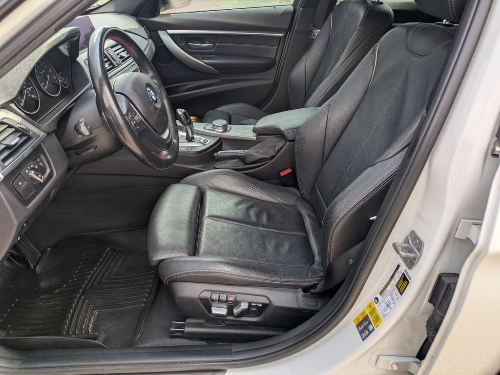 Used 2018 White BMW 330e iPerformance image 11