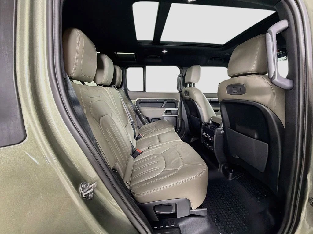 Used 2022 Green Land Rover S image 30