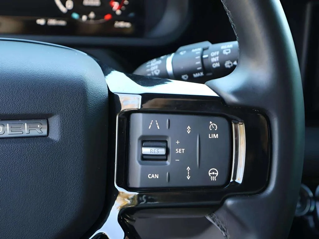 2024 Land Rover Defender X-Dynamic SE - Photo 19