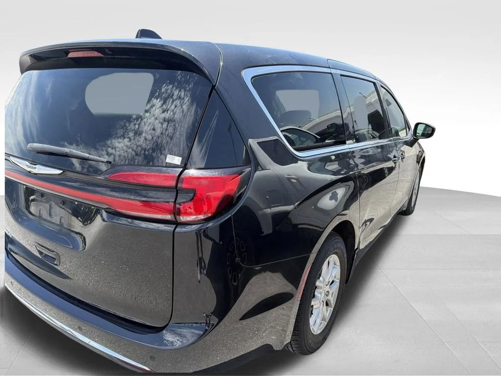 Used 2023 Black Chrysler Touring L image 20