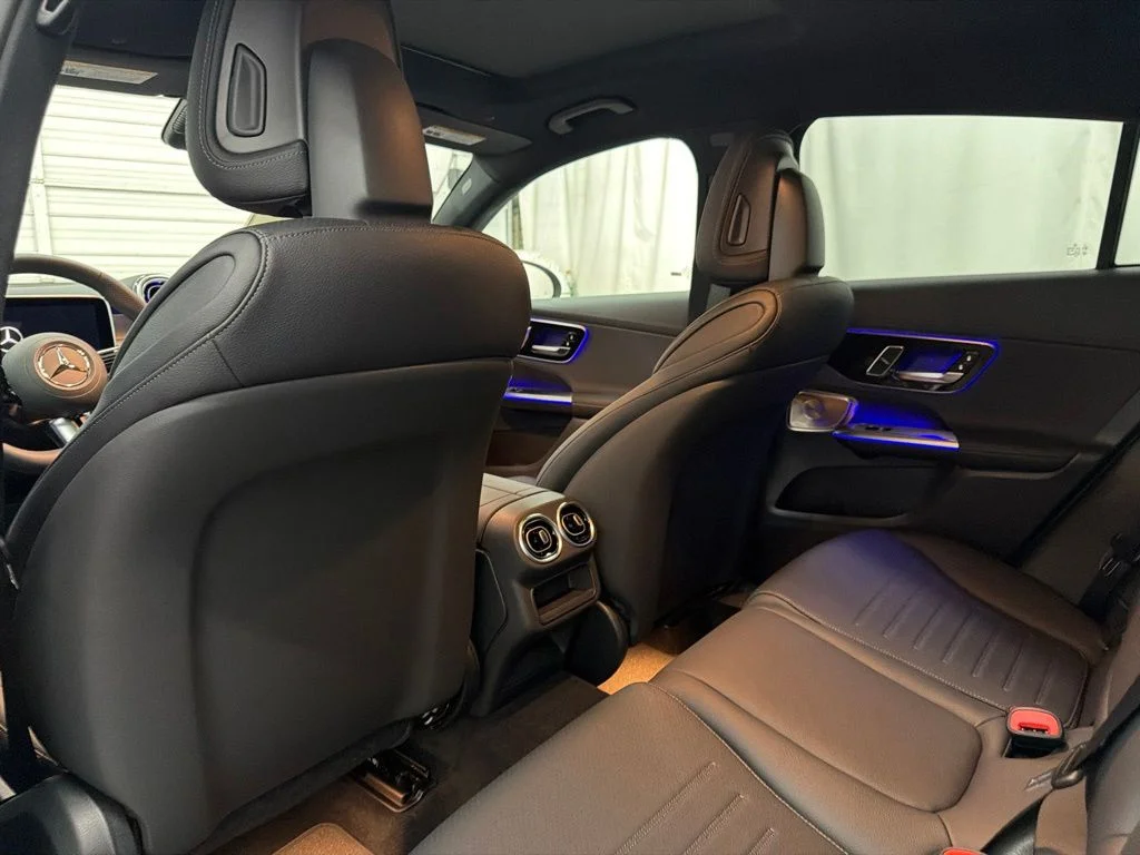 New 2027 White Mercedes-Benz GLC 300 image 21