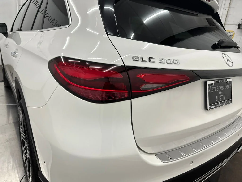 New 2027 White Mercedes-Benz GLC 300 image 11
