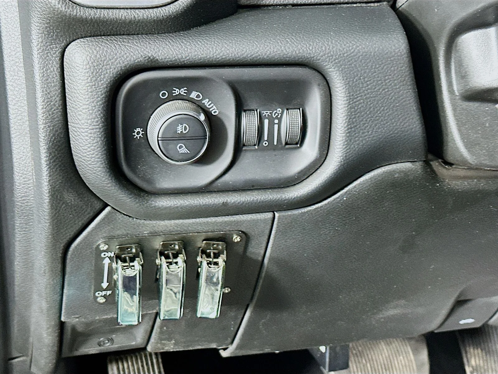 Used 2020 Maximum Steel Metallic Clearcoat Ram Laramie image 11