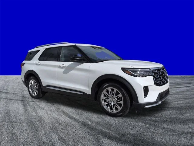New 2026 Star White Metallic Tri-Coat Ford Platinum™ image 2