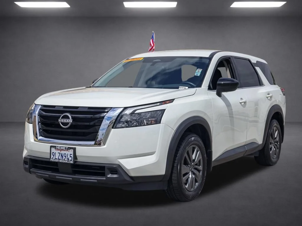 Used 2024 White Nissan S image 7